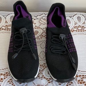 Ortho stretch cushion shoes by Comfort Wear.